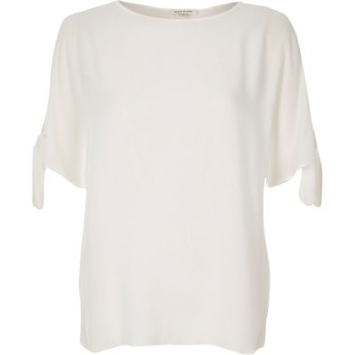 White tied sleeves t-shirt